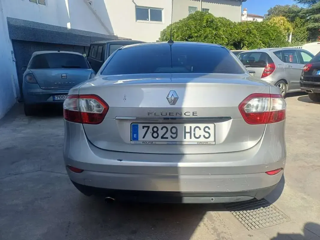 Usado Renault Fluence Dynamique 110 CV (80 kW) 2011 Plateado Berlina