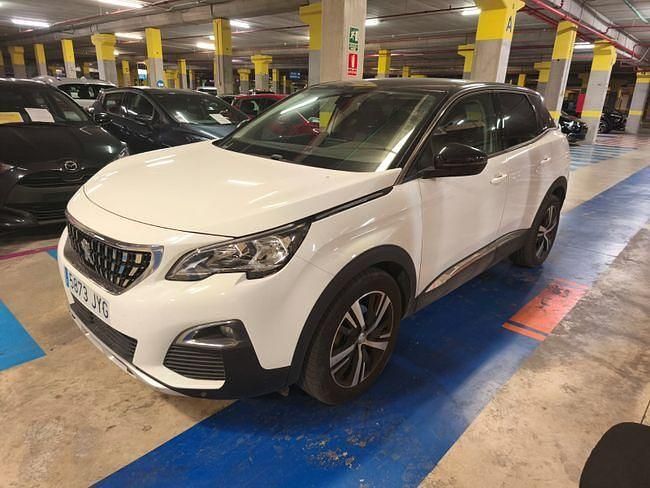 Usado Peugeot 3008 Allure 120 CV (88 kW) 2017 Blanco Monovolumen
