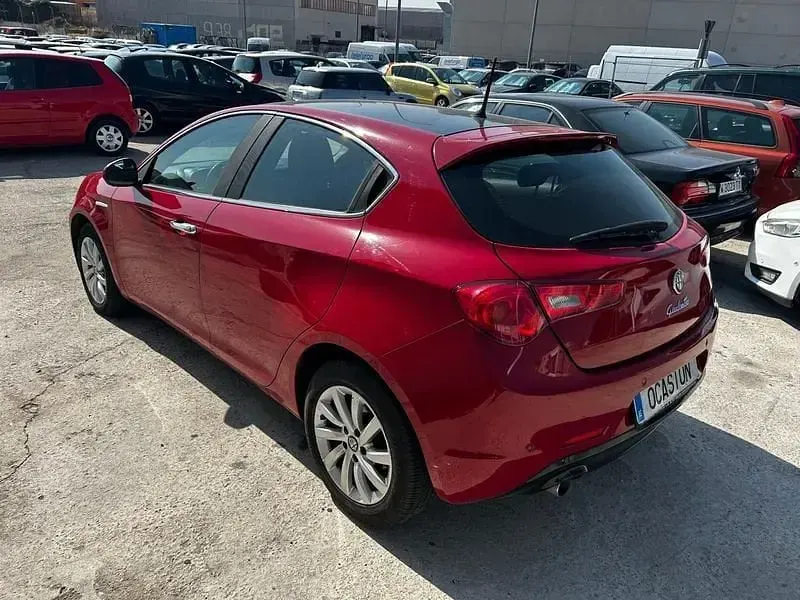 Usado Alfa Romeo Giulietta 120 CV (88 kW) 2016 Rojo Utilitario