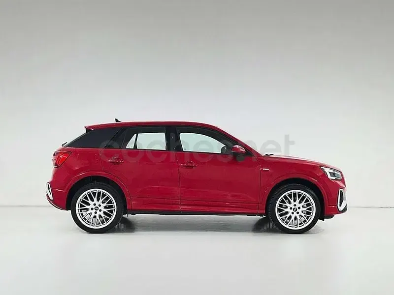 Usado Audi Q2 Black Edition 150 CV (110 kW) 2025 Rojo SUV
