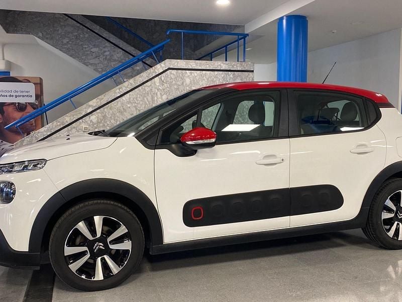 Usado Citroën C3 Feel 68 CV (50 kW) 2019 Blanco banquise con techo rojo adén Utilitario