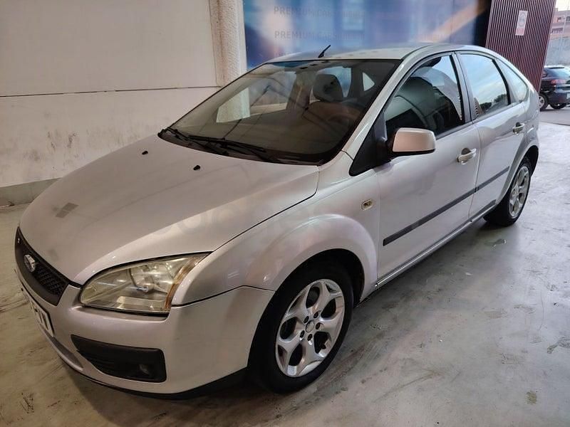 Usado Ford Focus Trend 115 CV (84 kW) 2007 Gris / plata Berlina