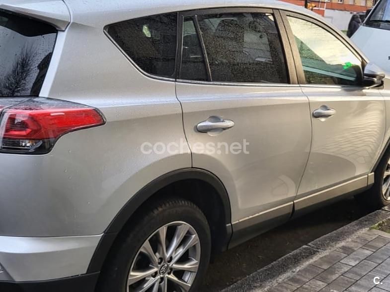 Usado Toyota RAV4 Advance 143 CV (105 kW) 2016 Gris / plata SUV
