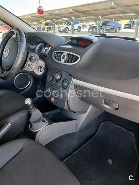 Gris / plata Usado 2006 Renault Clio II Berlina | 4500 € (Precio justo) - Imagen 1/4