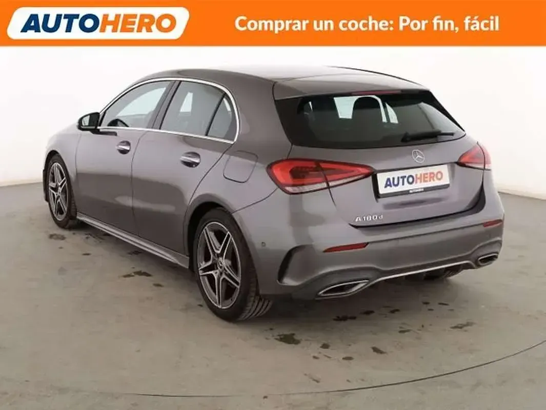 Usado Mercedes A180 109 CV (80 kW) 2018 Gris Utilitario