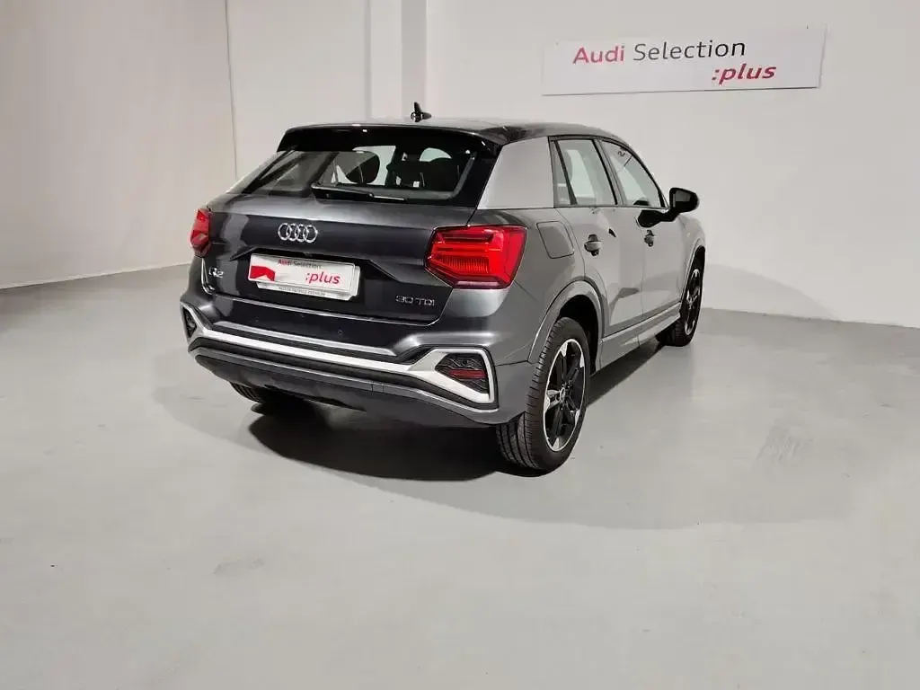 Usado Audi Q2 S-Line 116 CV (85 kW) 2025 Gris SUV