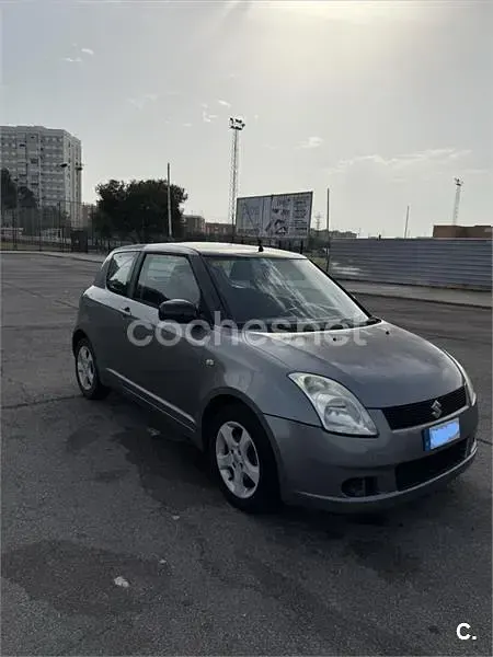 Usado Suzuki Swift GLX 92 CV (67 kW) 2006 Gris / plata Utilitario