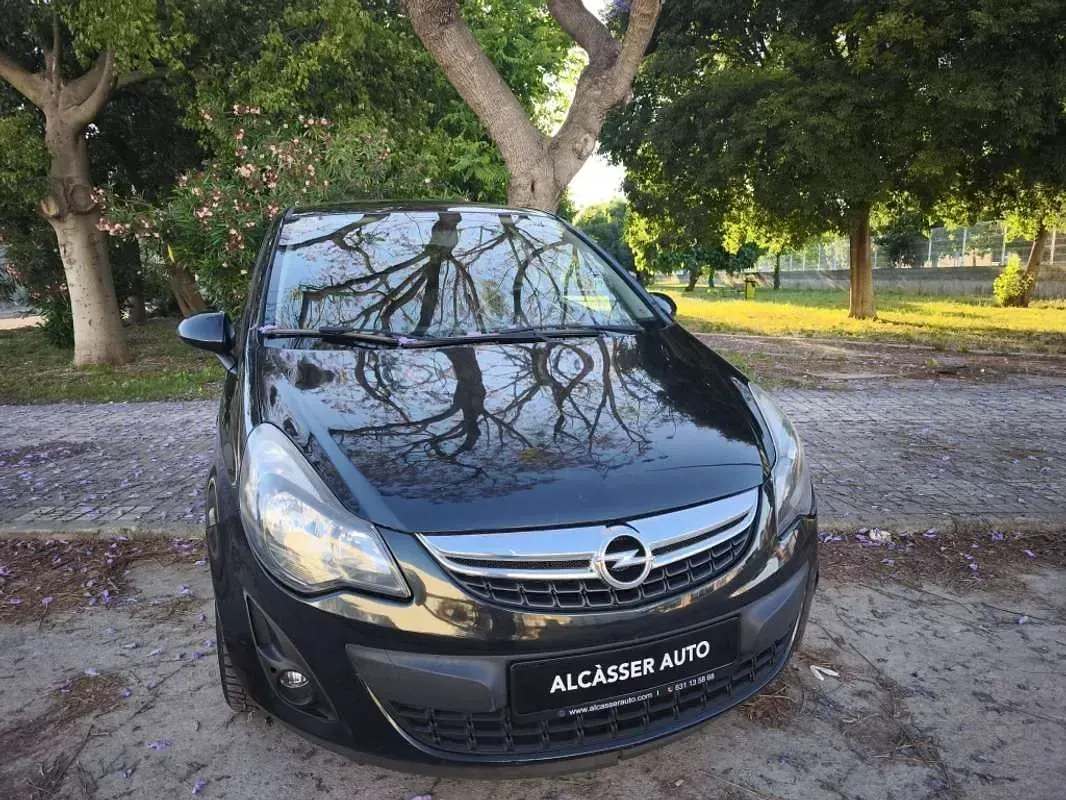 Usado Opel Corsa Selective 101 CV (74 kW) 2014 Gris Utilitario