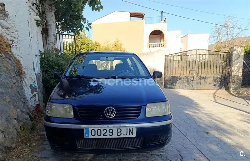 Usado VW Polo Highline 75 CV (55 kW) 2001 Azul Utilitario