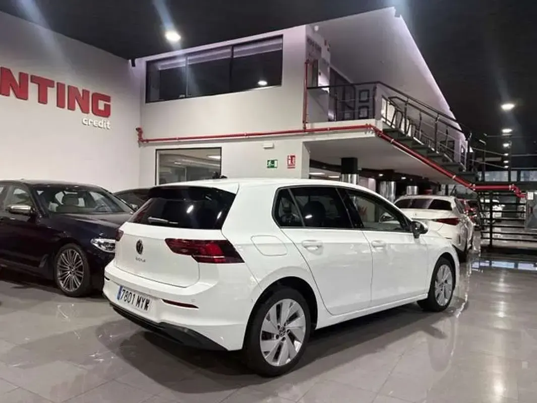 Usado VW Golf VIII 116 CV (85 kW) 2025 Blanco Berlina