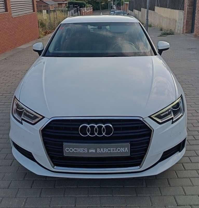 Blanco Usado 2017 Audi A3 Attraction Utilitario | 17.900 € (Precio justo) - Imagen 1/4