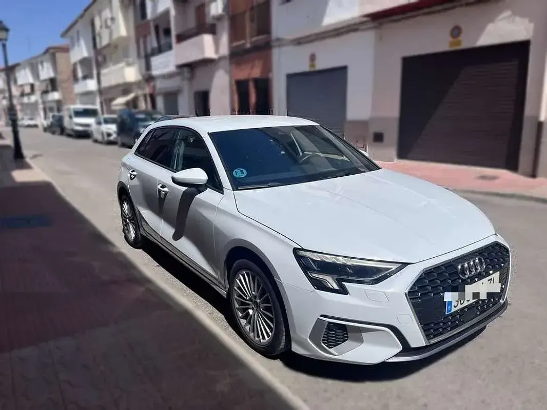 Usado Audi A3 Sportback Advanced 116 CV (85 kW) 2022 Blanco Utilitario