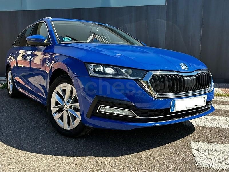 Usado Skoda Octavia Style 150 CV (110 kW) 2022 Azul Familiar