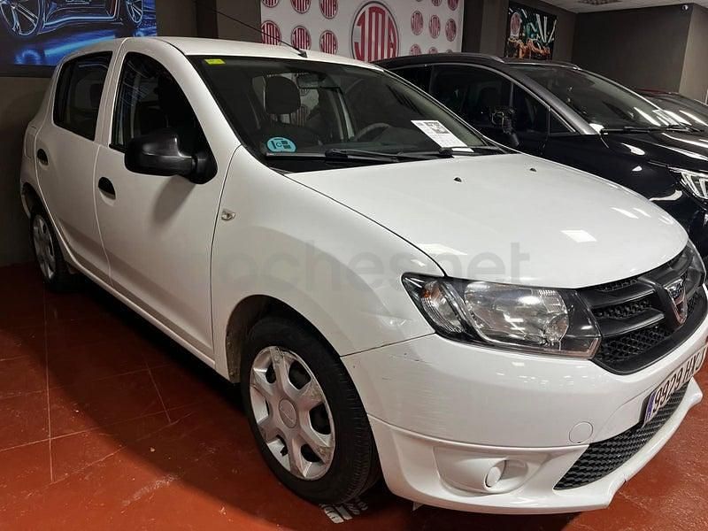 Usado Dacia Sandero Lauréate 75 CV (55 kW) 2014 Blanco Berlina