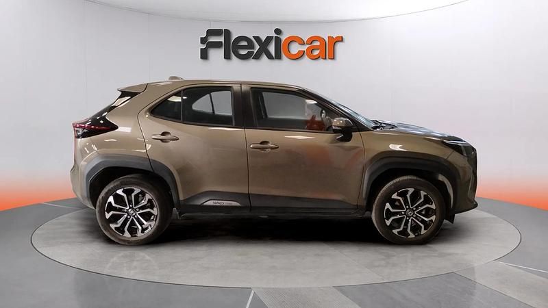 Usado Toyota Yaris Hybrid Active 116 CV (85 kW) 2023 Verde