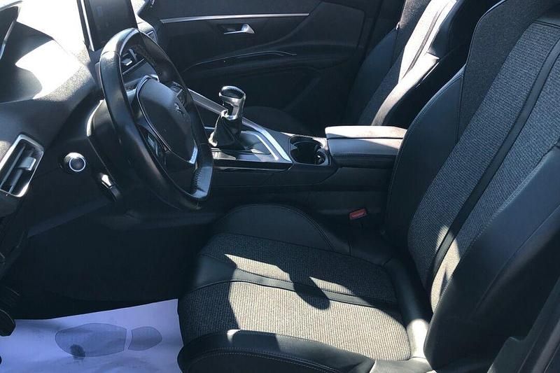 Usado Peugeot 5008 Allure 130 CV (95 kW) 2019 Azul SUV