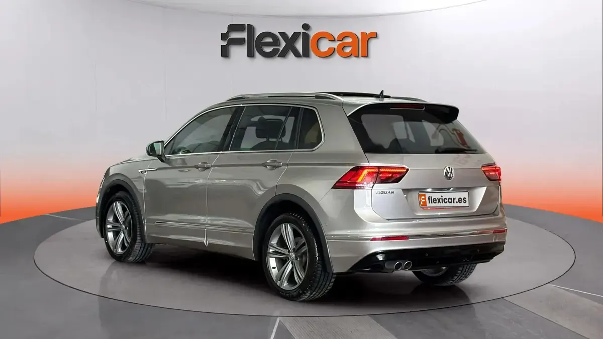 Usado VW Tiguan R-line 150 CV (110 kW) 2020 Gris SUV
