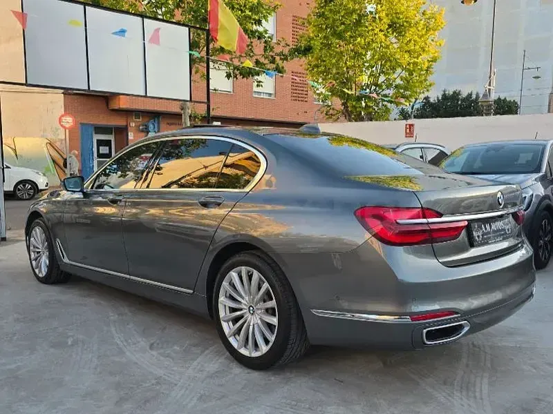 Usado BMW 750L 450 CV (330 kW) 2017 Gris / plata Berlina