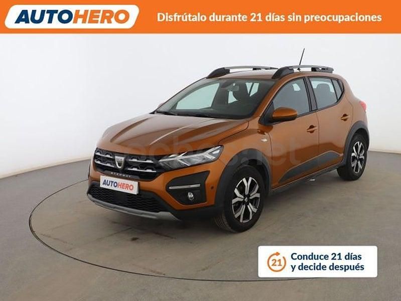 Usado Dacia Sandero Comfort 91 CV (66 kW) 2022 Naranja Berlina