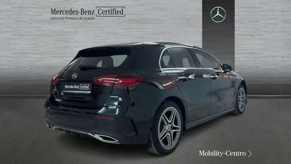 Usado Mercedes A180 109 CV (80 kW) 2024 Negro Utilitario