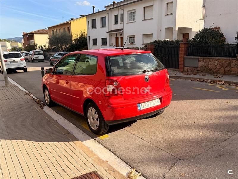Rojo Usado 2002 VW Polo Trendline Berlina | 3000 € (Precio justo) - Imagen 1/4