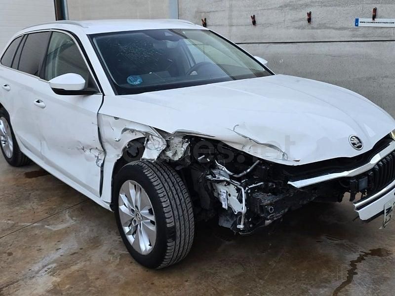 Usado Skoda Octavia 110 CV (80 kW) 2022 Blanco Familiar