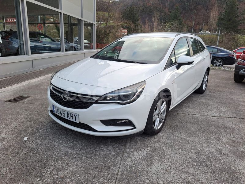 Blanco Usado 2018 Opel Astra Selective Familiar | 11.900 € (Precio justo) - Imagen 1/4