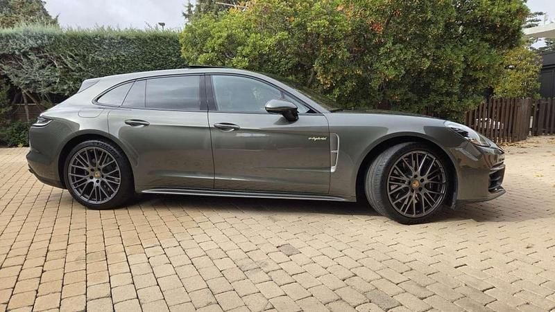 Usado Porsche Panamera Platinum Edition 462 CV (339 kW) 2024 Verde Utilitario
