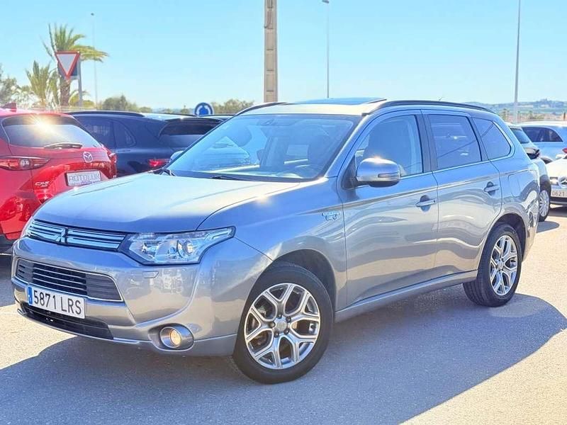 Blanco Usado 2014 Mitsubishi Outlander P-HEV Motion SUV | 17.500 € (Caro) - Imagen 1/4