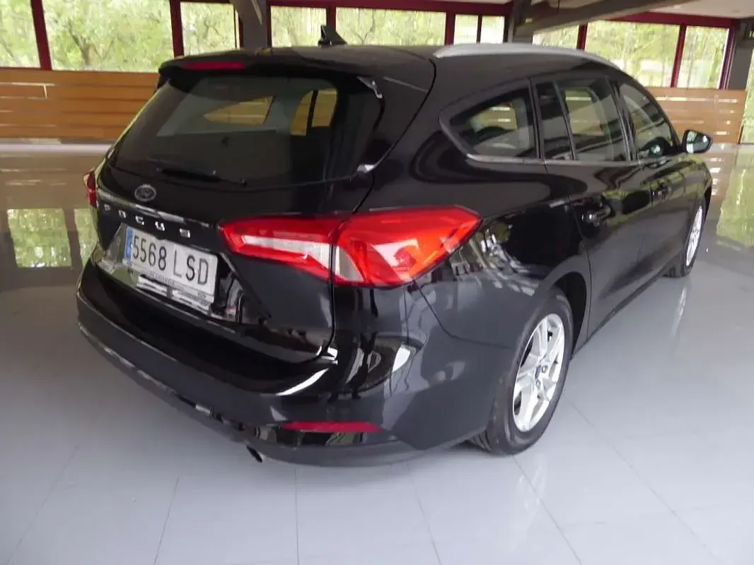 Usado Ford Focus Trend+ 120 CV (88 kW) 2021 Negro Familiar