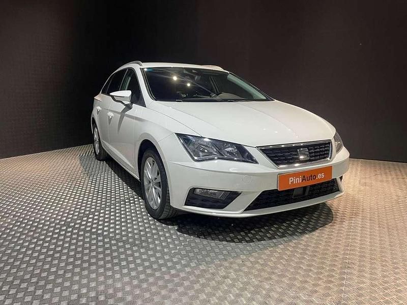 Usado Seat Leon ST Style 114 CV (83 kW) 2019 Blanco Familiar