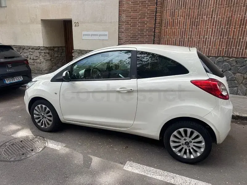 Usado Ford Ka Trend 69 CV (50 kW) 2010 Blanco Utilitario