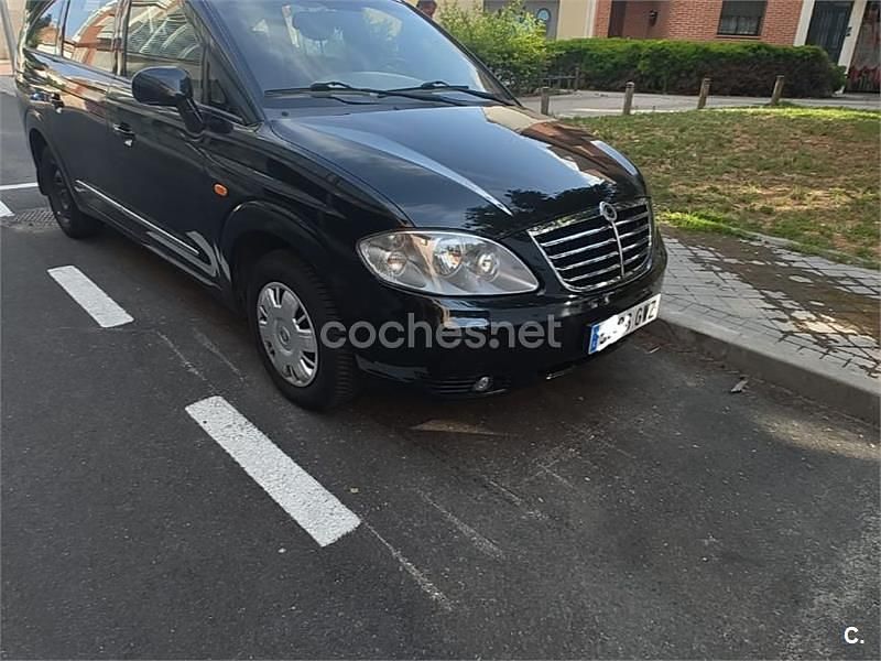 Usado Ssangyong (KGM) Rodius 165 CV (121 kW) 2010 Negro Monovolumen