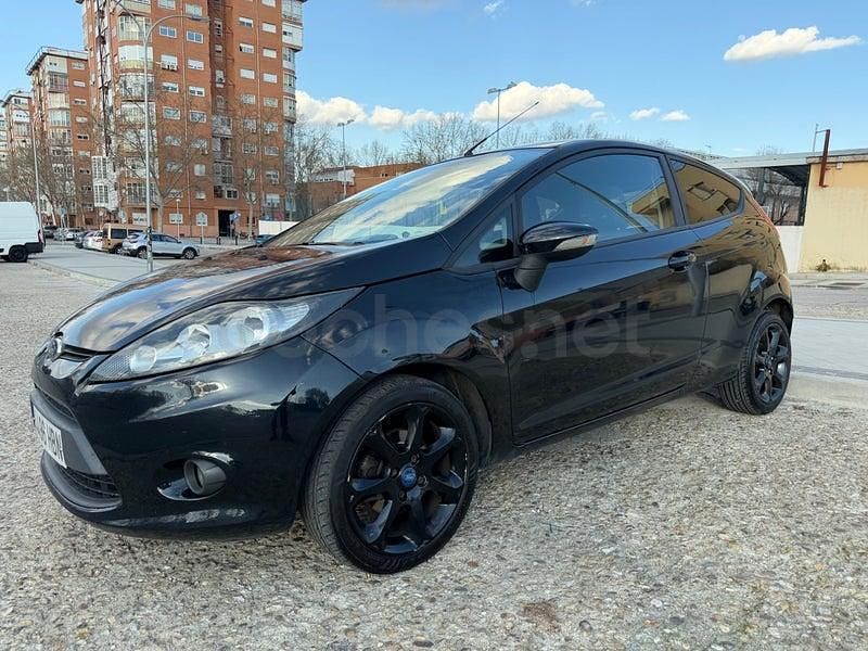 Usado Ford Fiesta Titanium 95 CV (69 kW) 2012 Negro Utilitario