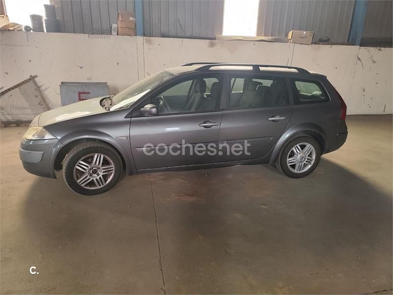 Gris / plata Usado 2004 Renault Mégane GrandTour Authentique Familiar | 2000 € (Precio justo) - Imagen 1/4