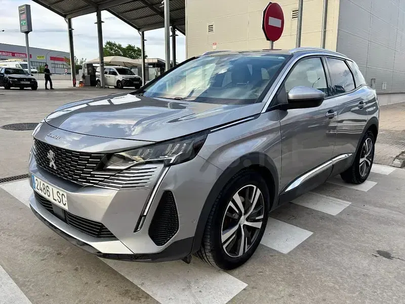 Usado Peugeot 3008 Allure 130 CV (95 kW) 2021 Gris / plata SUV