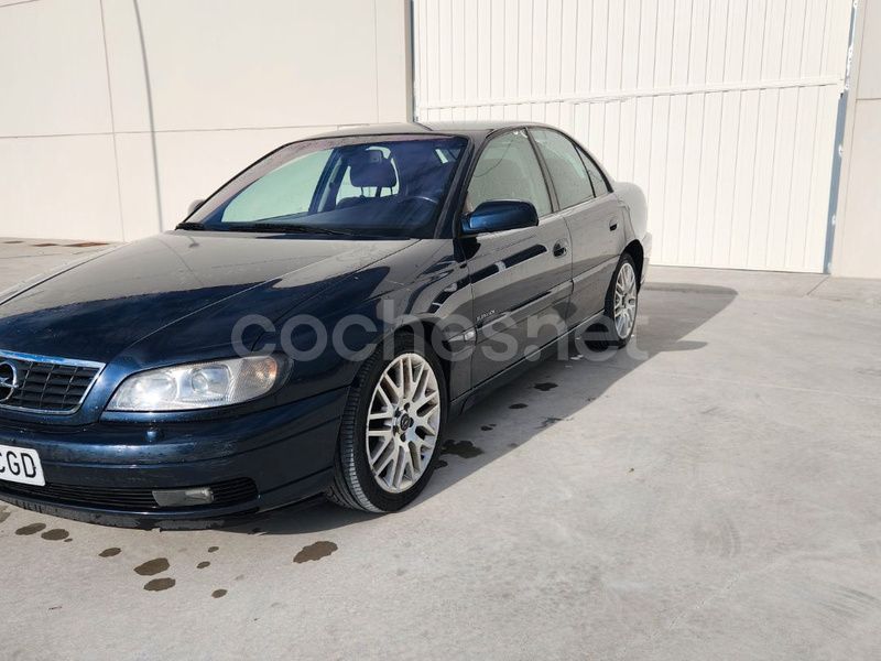 Azul Usado 2003 Opel Omega Elegance Berlina | 2100 € - Imagen 1/4
