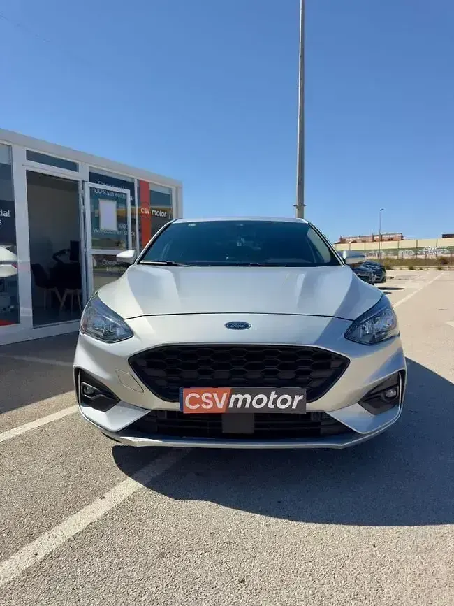 Używany Ford Focus ST-Line X 125 KM (91 kW) 2022 Szary Sedan/Limuzyna