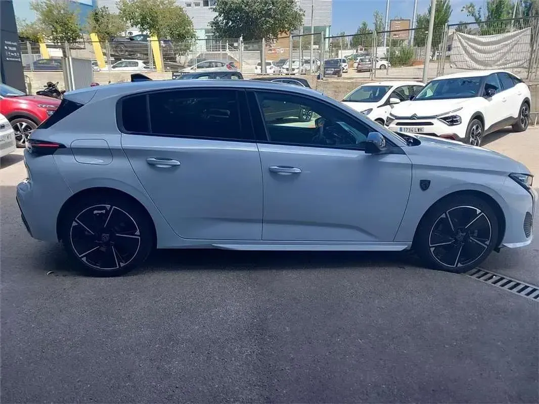Usado Peugeot e-308 114 kW (156 CV) 2023 Blanco Utilitario