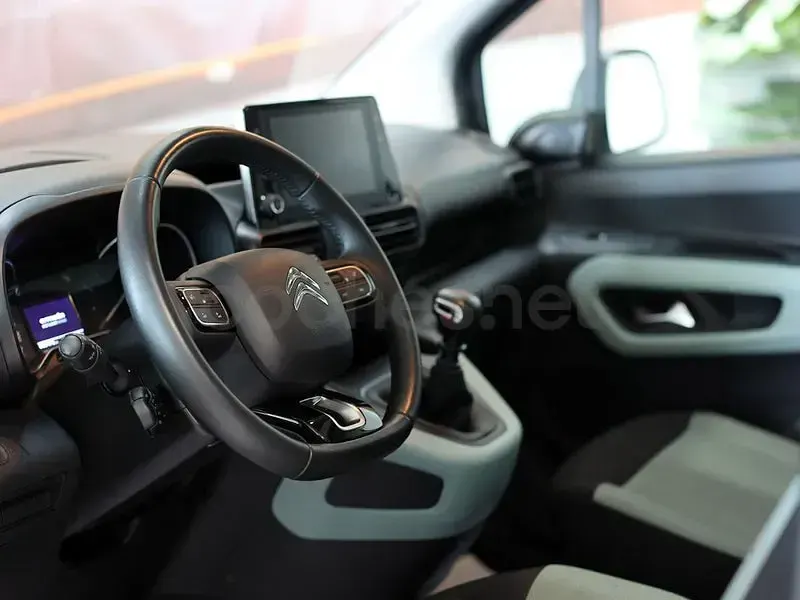 Usado Citroën Berlingo Shine 130 CV (95 kW) 2019 Gris / plata Monovolumen