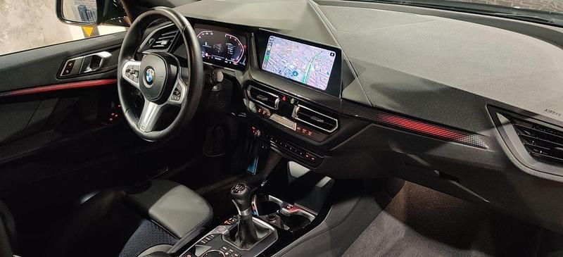 Usado BMW 118 M Sport 150 CV (110 kW) 2022 Negro Utilitario