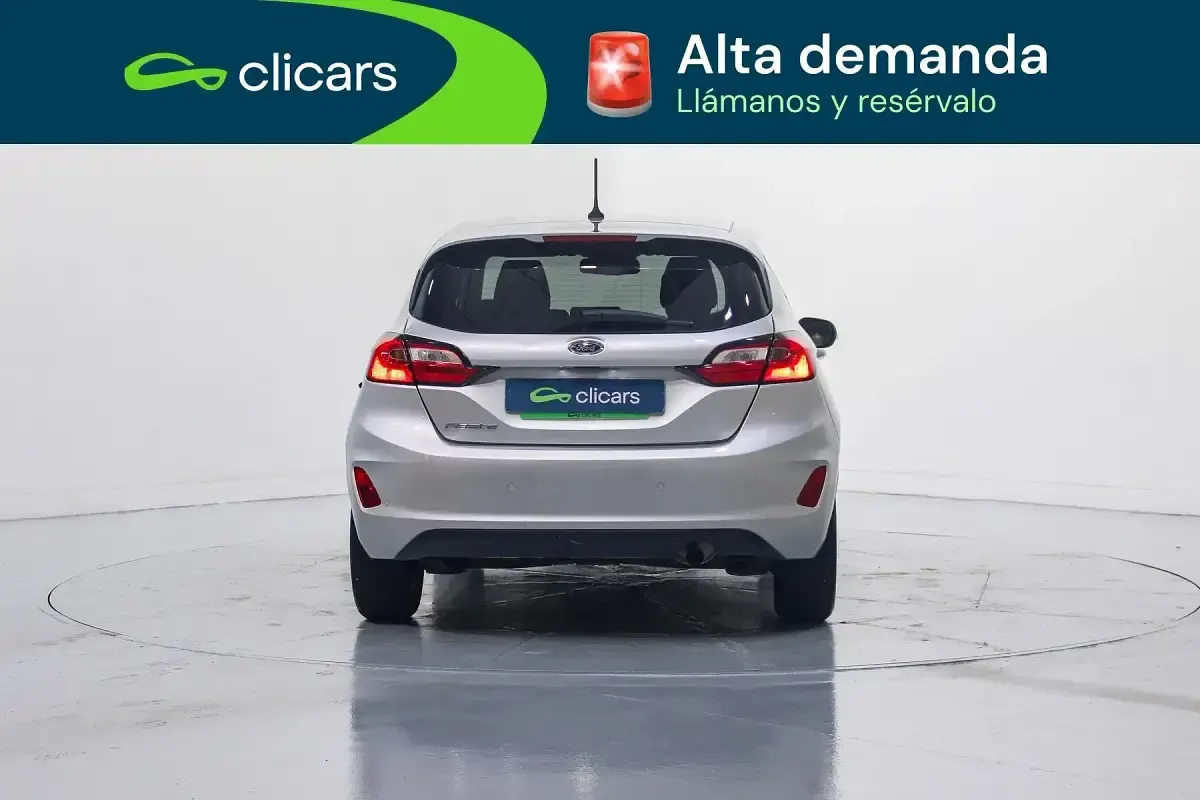Usado Ford Fiesta Trend 75 CV (55 kW) 2022 Gris / plata Utilitario