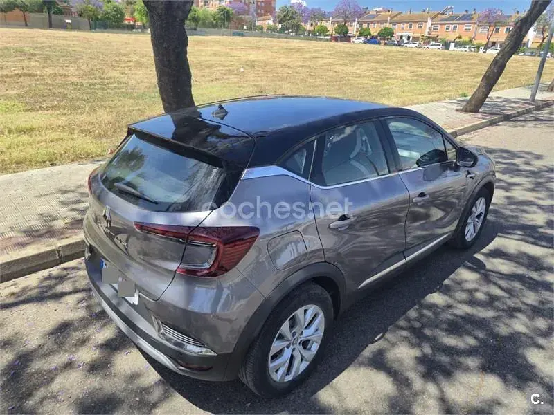 Usado Renault Captur Evolution 140 CV (102 kW) 2021 Gris / plata SUV