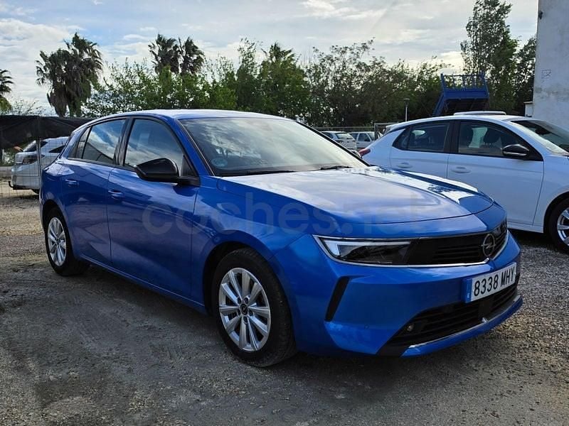 Usado Opel Astra Edition 110 HP (80 kW) 2023 Azul Sedan