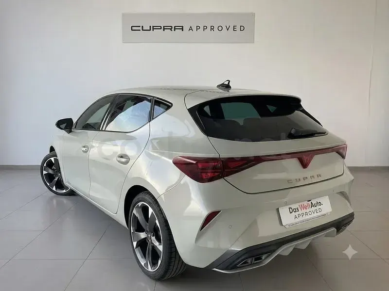 Nuevo Cupra Leon 150 CV (110 kW) 2025 Gris / plata Berlina
