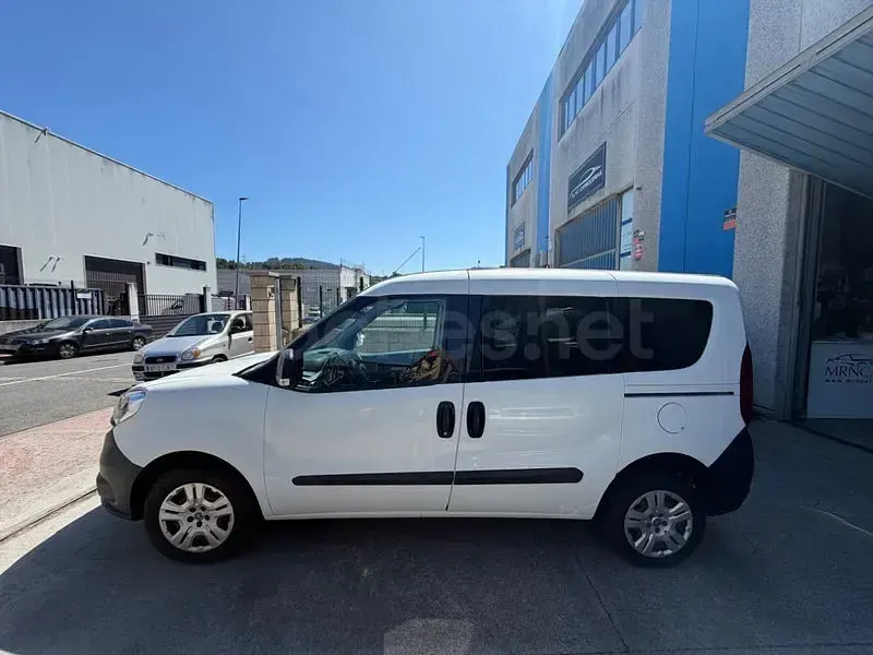Usado Fiat Doblò Easy 95 CV (69 kW) 2017 Blanco Monovolumen