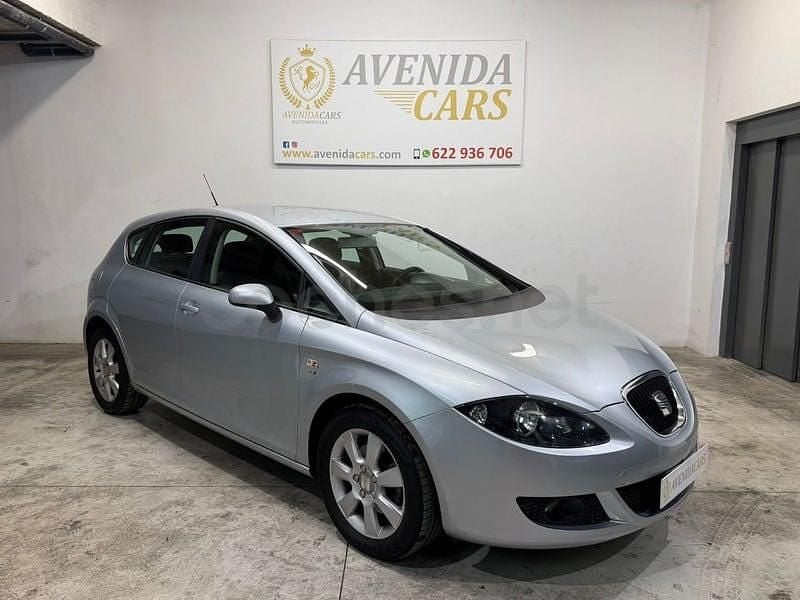 Usado Seat Leon Style 125 CV (91 kW) 2009 Gris / plata Utilitario