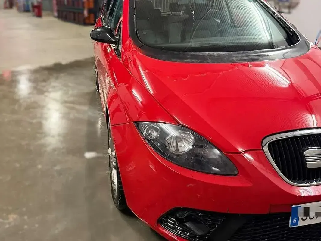 Usado Seat Altea Stylance 170 CV (125 kW) 2007 Rojo Monovolumen