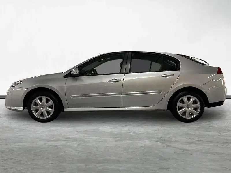 Usado Renault Laguna III Expression 140 CV (102 kW) 2009 Gris / plata Berlina