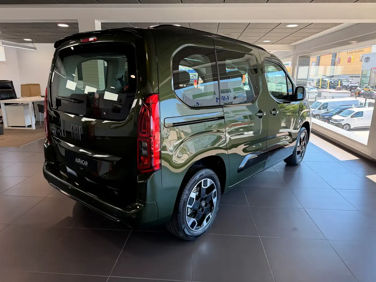 Nuevo Fiat Doblò 100 CV (73 kW) 2025 Verde Monovolumen